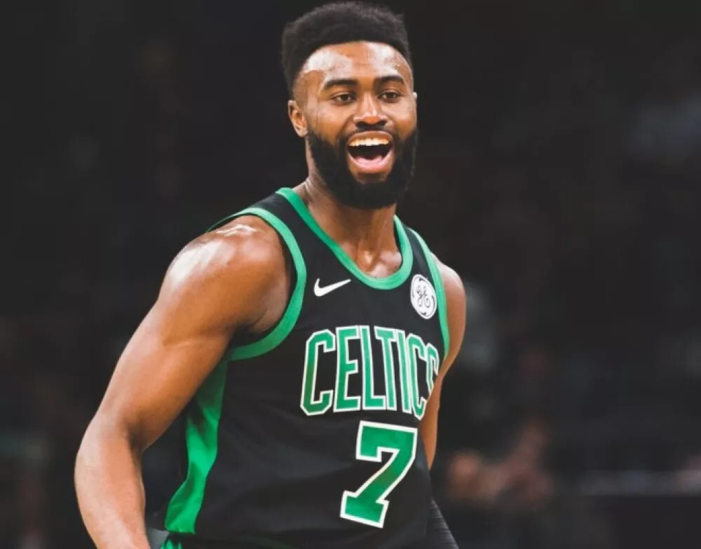 成都金牛公安：蓉城vs河南期间，两名观众做出侮辱性动作被行拘（金牛公安通报：蓉城对阵河南时两名观众因侮辱性举动被行拘）