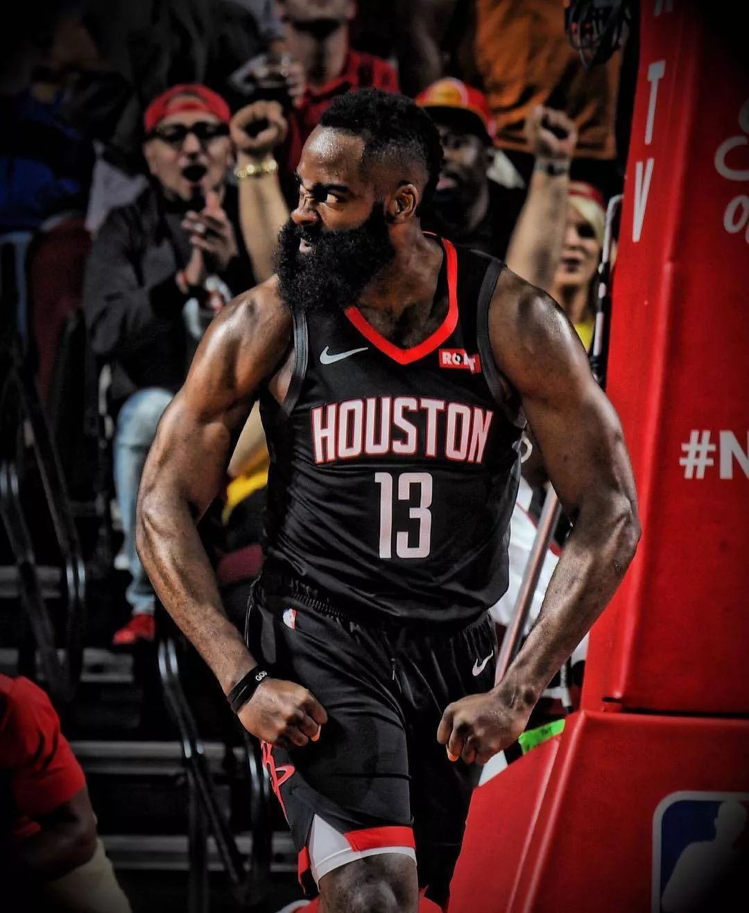 湖人伤病报告：詹姆斯出战成疑，东契奇不在内，斯玛特缺席（湖人伤情更新：詹姆斯出战存疑，东契奇未在伤病名单，斯玛特缺阵）