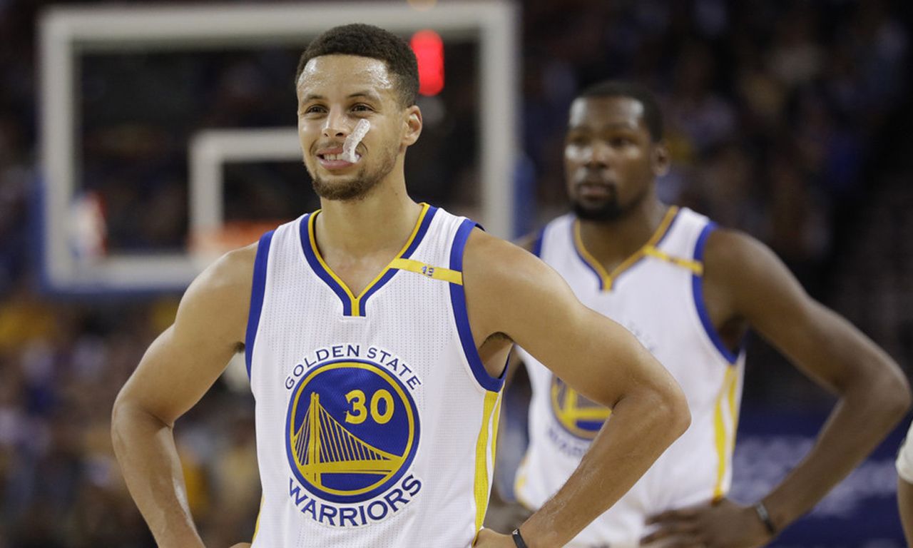 卡佩罗：斯帕莱蒂不能执着于某些固定阵型，他要学会灵活变通（卡佩罗：斯帕莱蒂别死守阵型，应学会灵活调整）