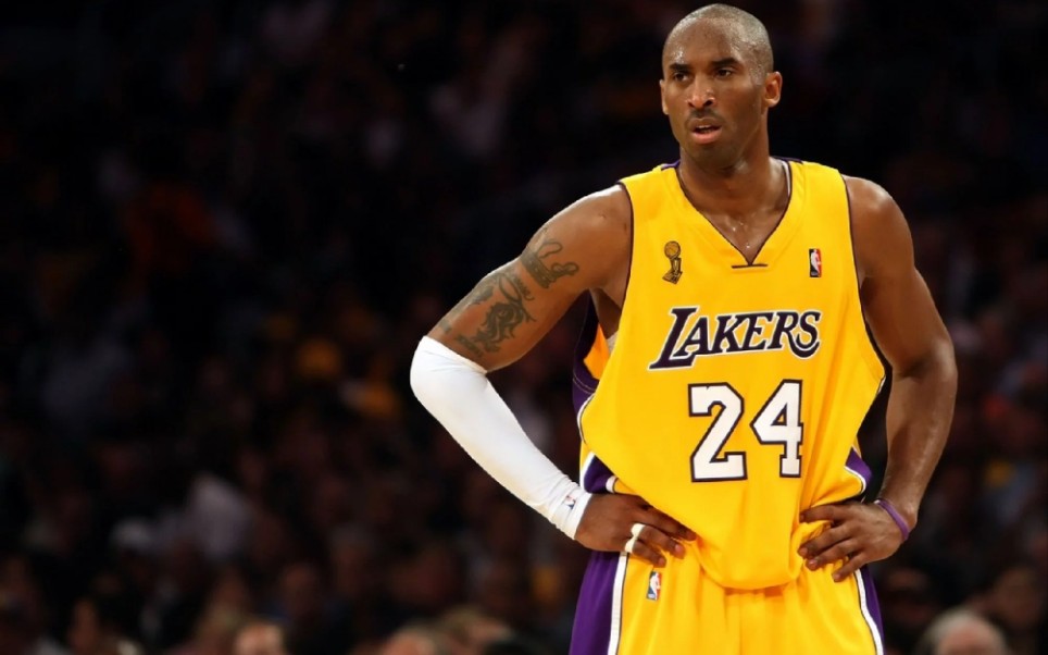 米体：米兰双雄均有意铃木彩艳，帕尔马要价2000万欧（米体：米兰双雄盯上铃木彩艳，帕尔马开价2000万欧）