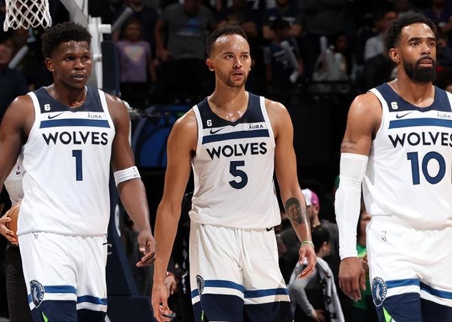 坎贝尔：我的速度不比范德芬慢，高速情况下我还能灵活移动（坎贝尔：速度不逊范德芬，高速奔跑我依旧灵活）